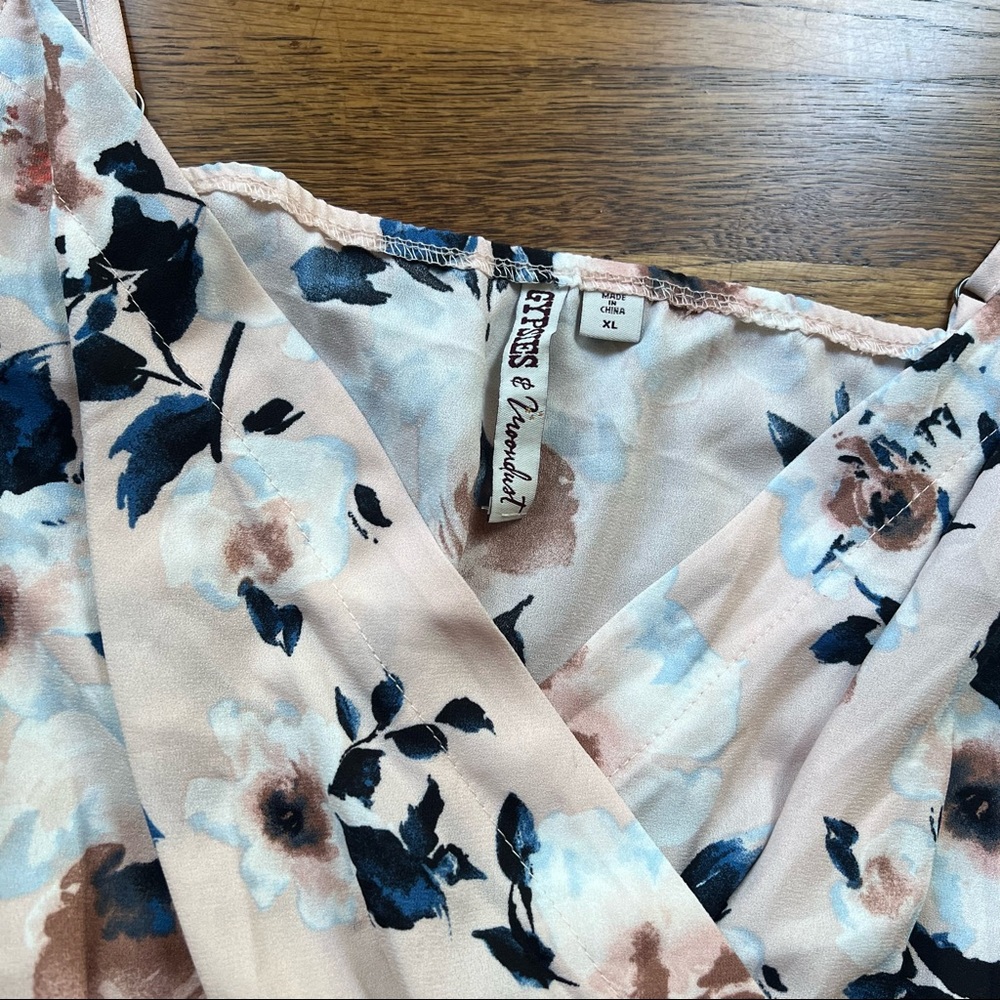 Gypsies & Moondust floral romper - Picture 6 of 11